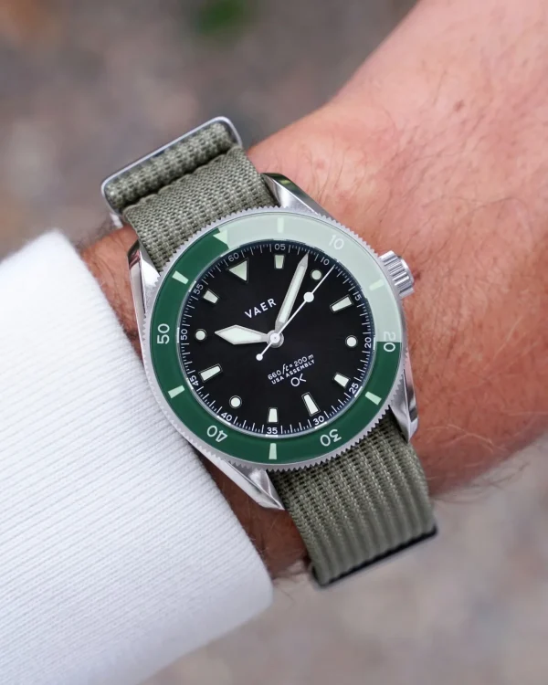 Watches*Outerknown VAER x D4 USA Solar Diver Olive