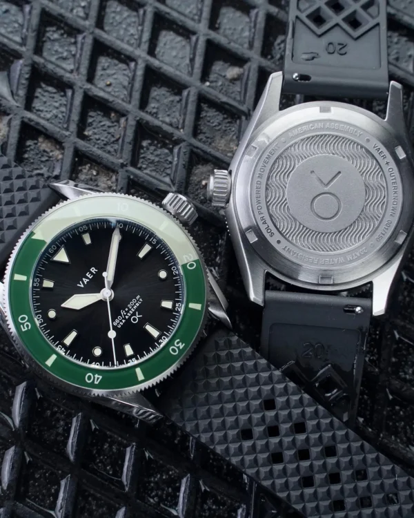 Watches*Outerknown VAER x D4 USA Solar Diver Olive